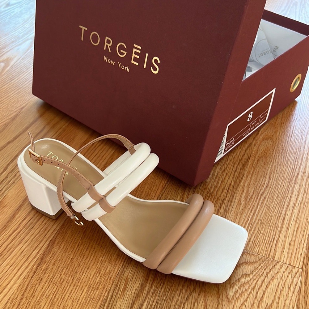 🆕 Nude and white sandals